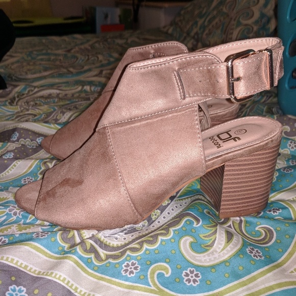 Shoes - Nude heel sandals